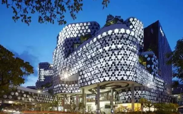 Iluma Comprehensive Commercial Building in Singapore Edificio comercial comprensivo de Iluma en Singapur