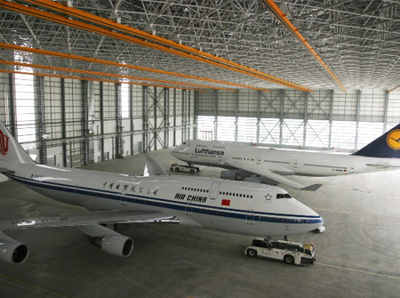 Edificios del hangar del aeroplano (avión)